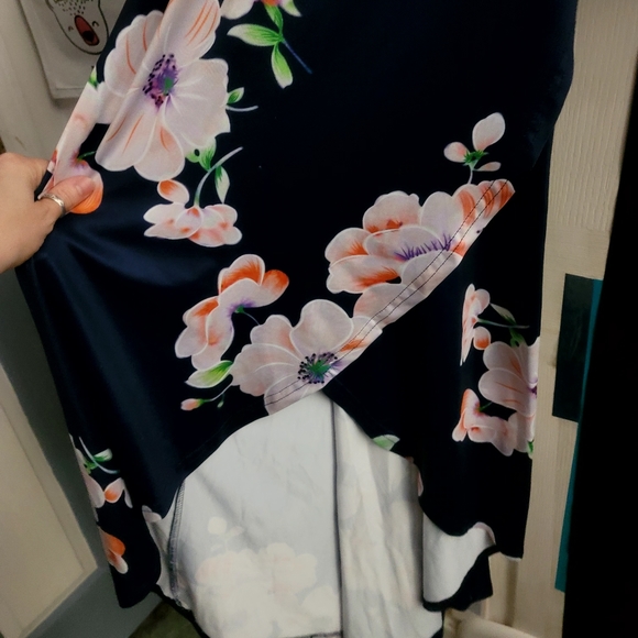 Dress - Picture 2 of 8